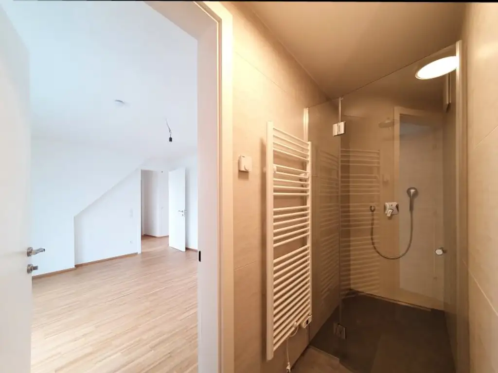 Hochwertige DG-Wohnung mit 3 Terrassen in der Staudgasse