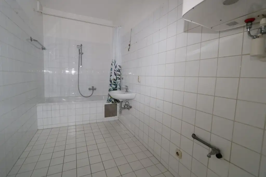 Wohnen im Schloss - 4 Zi. Wohnung mit historischem Flair in ansprechender Lage!