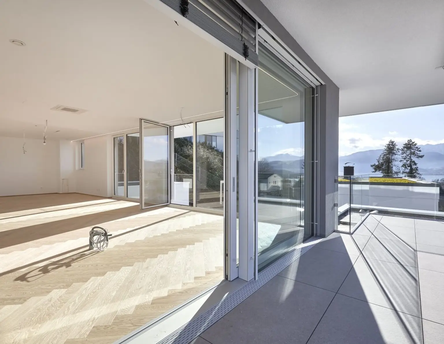 HIGH-END LIVING in Gmunden - Stilvoll, luxuriös. Erstbezug mit TRAUMSEEBLICK !!! Provisionsfrei