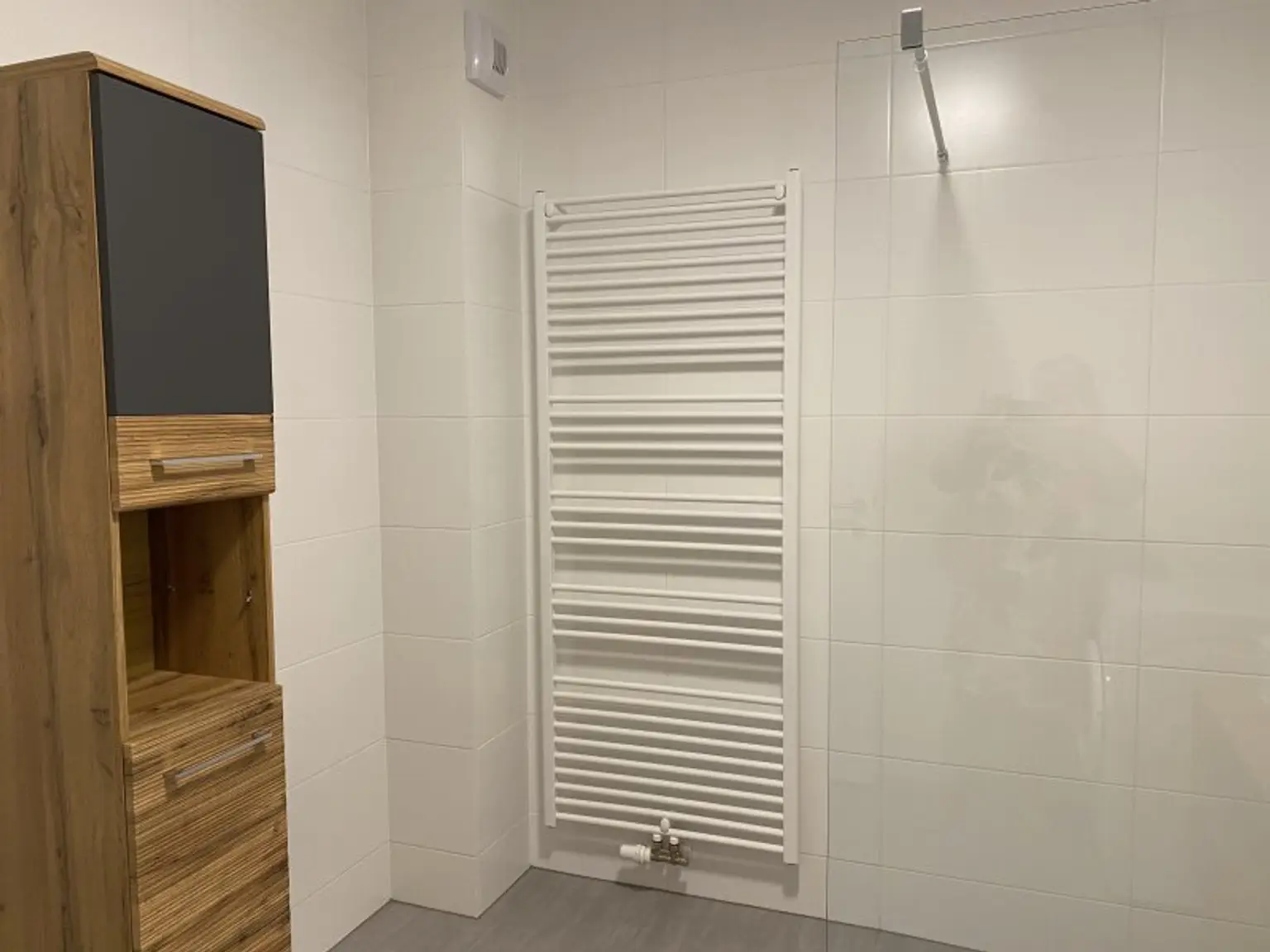 Sehr schöne , neue Mietwohnung, teilmöbliert