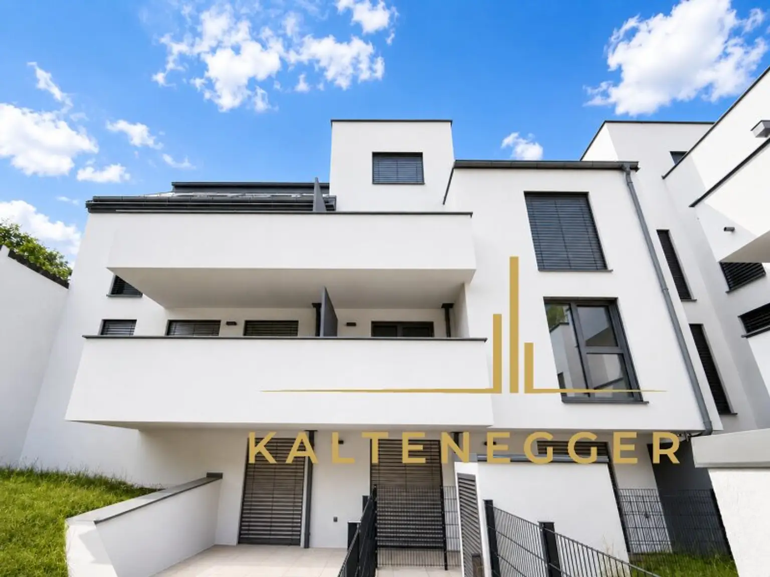 Blick von der  Rückseite auf die Wohnhausanlage - Wohnung im 1. DG