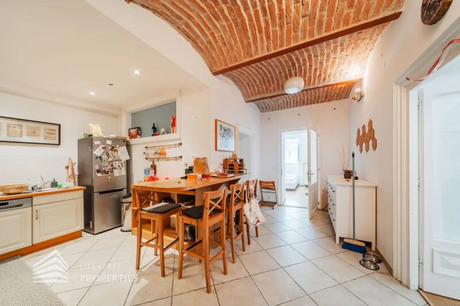 Luxuriöser 14- Zimmer Wohntraum mit Dachterrasse und Pool, Nähe Wilhelminenschloss