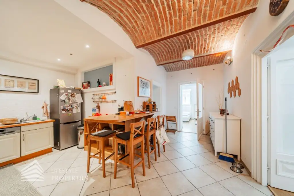 Luxuriöser 14- Zimmer Wohntraum mit Dachterrasse und Pool, Nähe Wilhelminenschloss