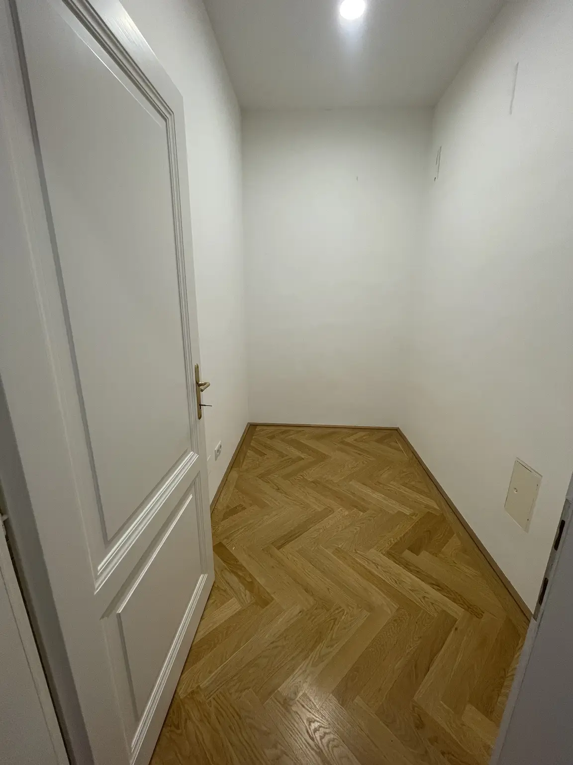 UNBEFRISTET: Prachtvolle, klimatisierte 5-Zimmer-Wohnung mit fantastischer Stadtaussicht / Beautiful air-conditioned 5-room flat with fantastic city view