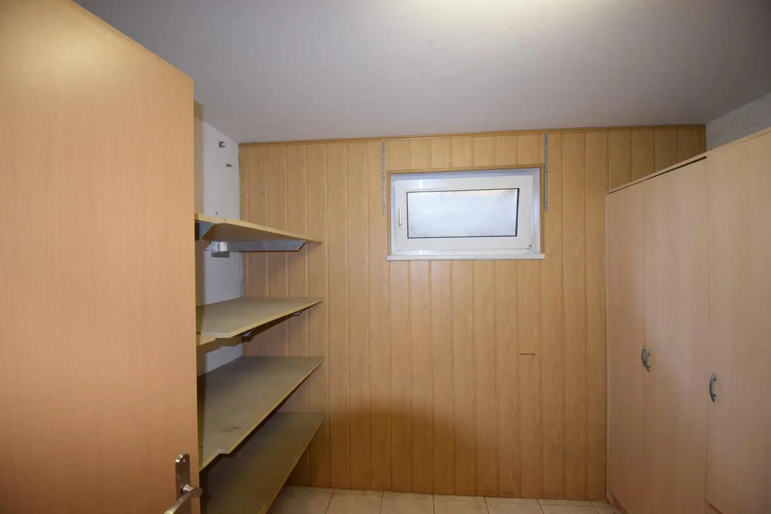 Platzwunder: Wohnung mit Eigengarten, 2 Parkplätzen, Keller & Dachboden