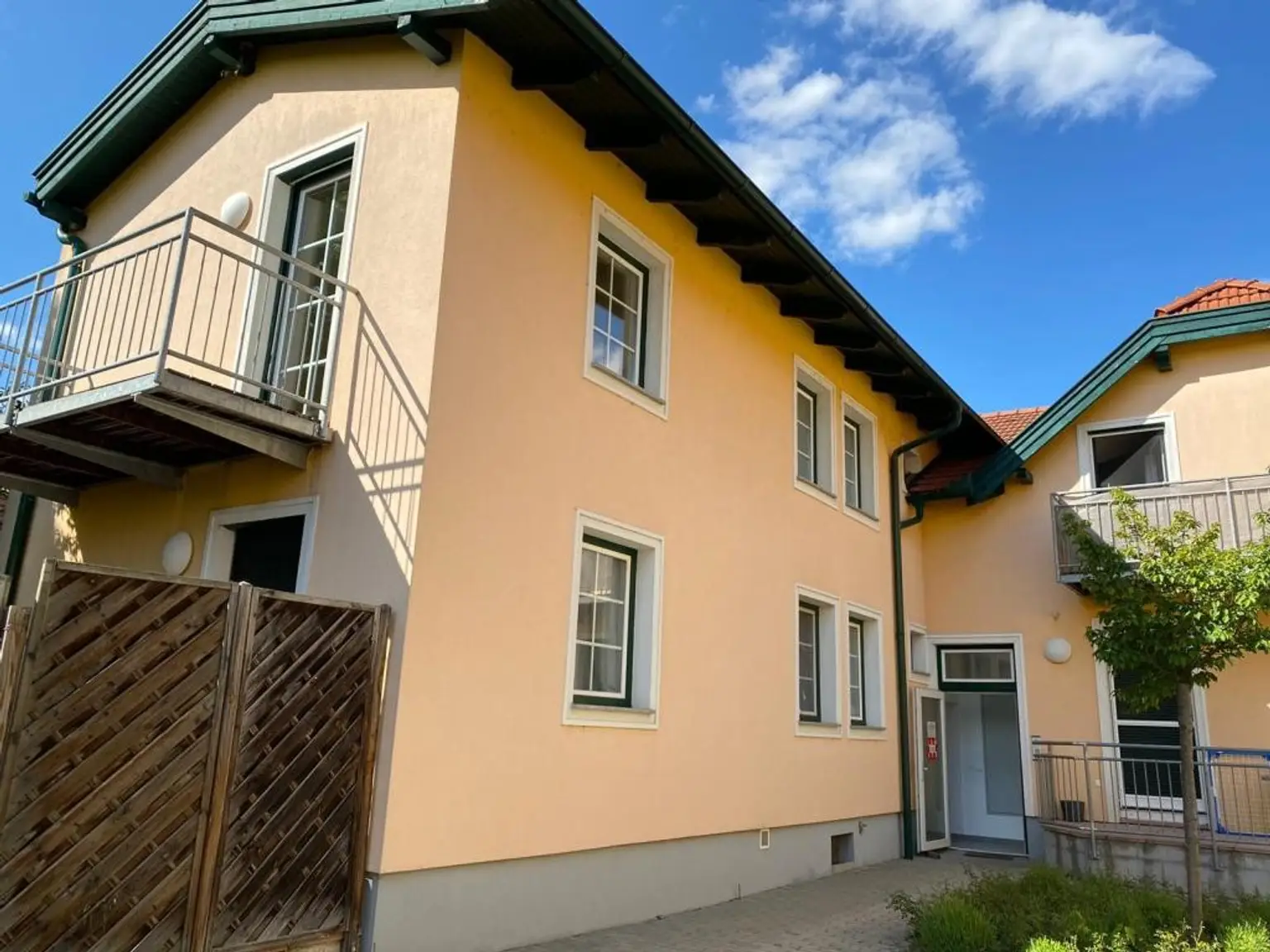 SOFORTBEZUG ,DREIZIMMERWOHNUNG MIT BALKON..! ! !