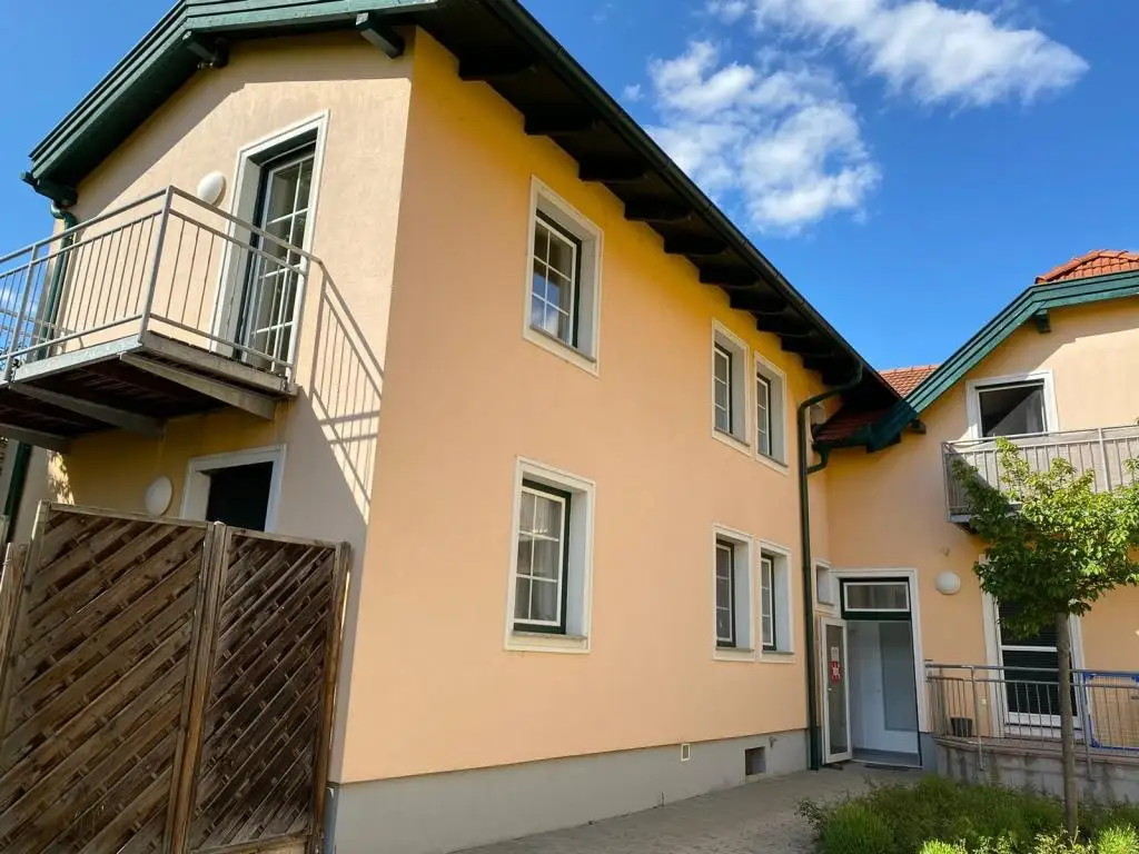 SOFORTBEZUG ,DREIZIMMERWOHNUNG MIT BALKON..! ! !