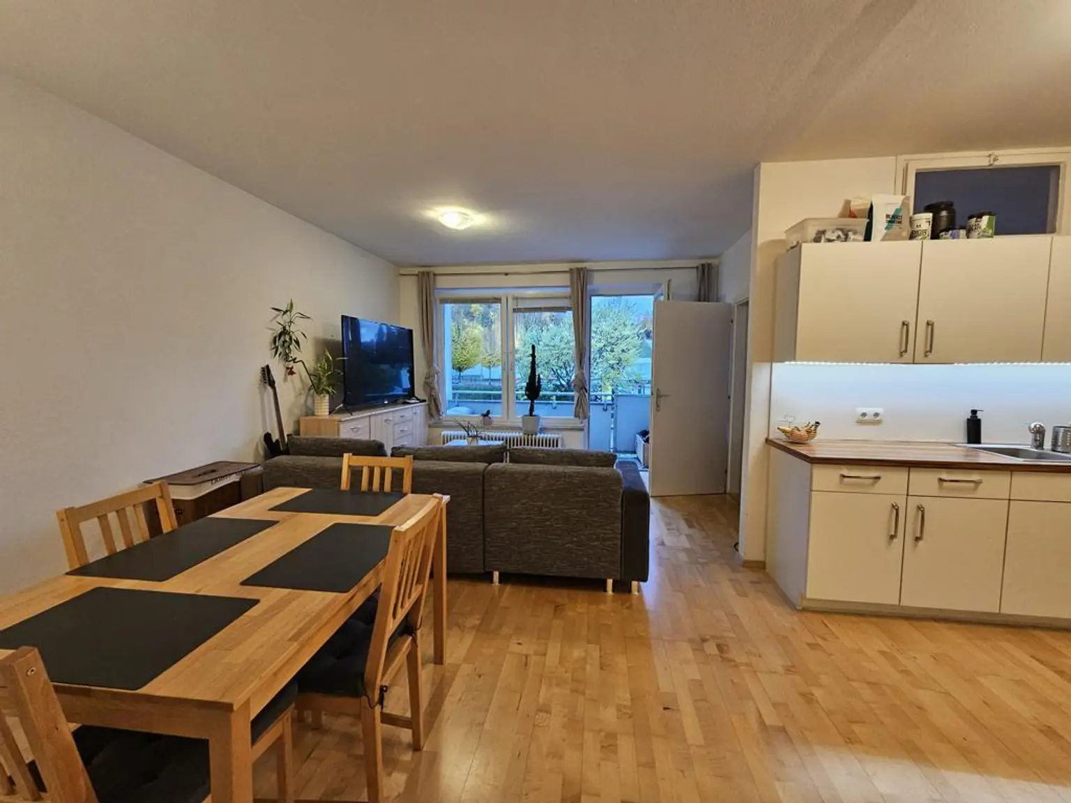 Sonnige, teilmöblierte 2-Zimmer Whg. in der Plentznerstraße