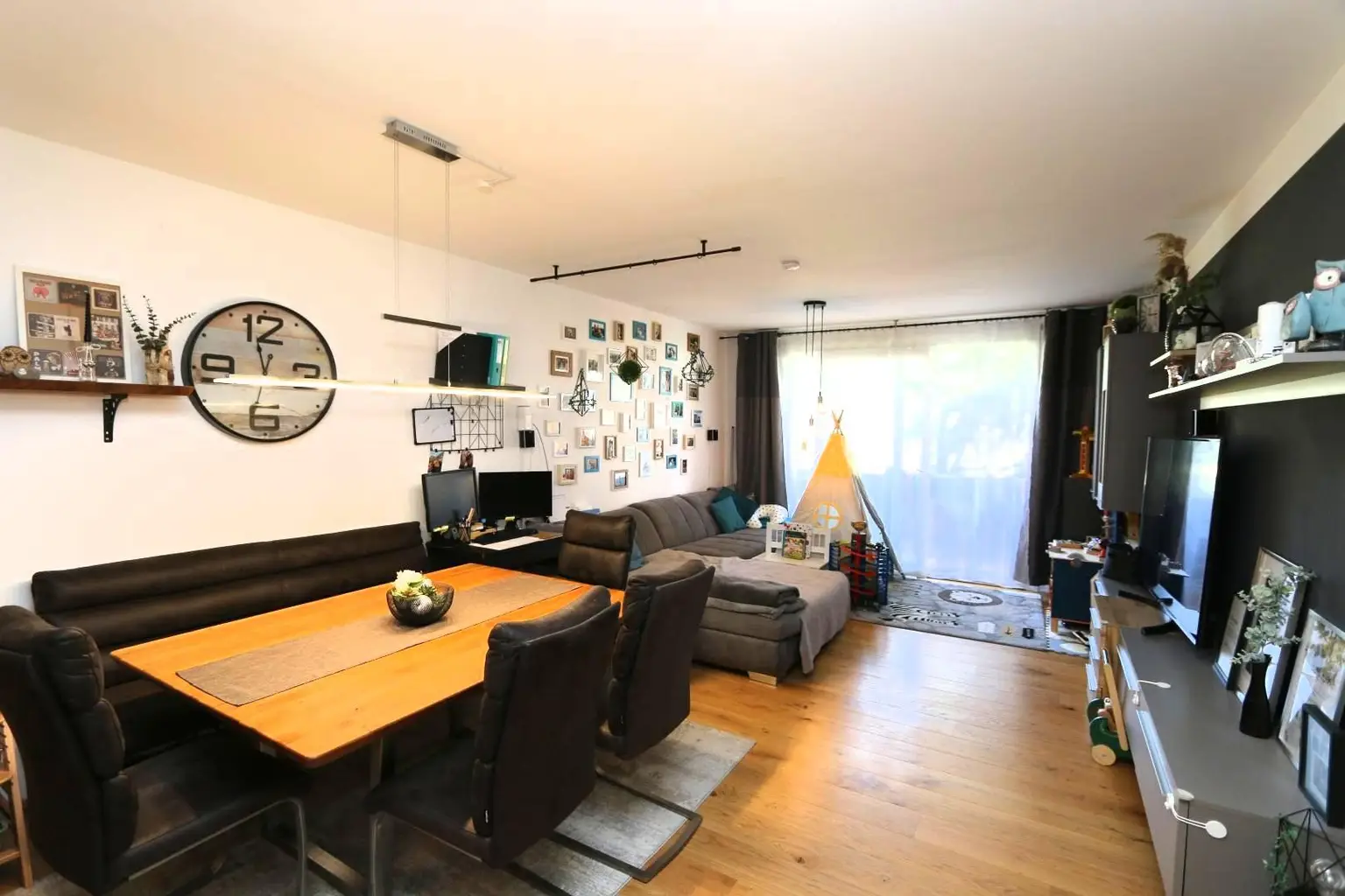 großzügige, attraktive 2 Zimmer-Wohnung