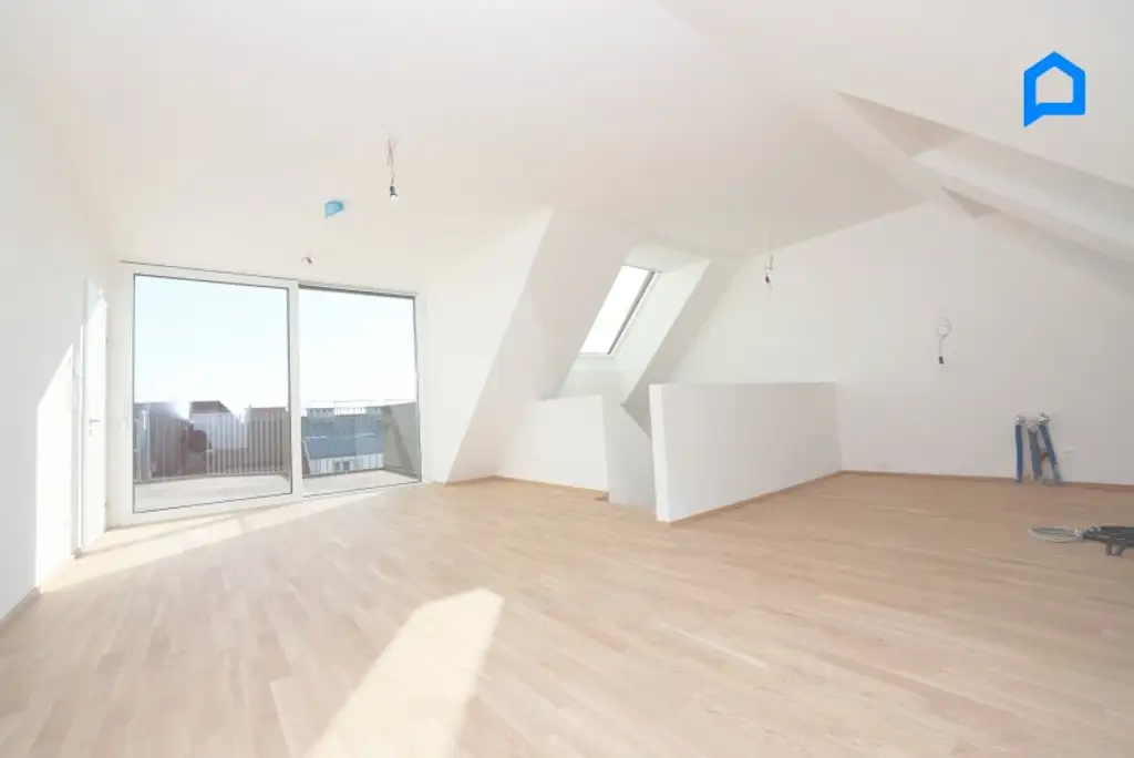 ERSTBEZUG, JETZT einziehen! Dachgeschoss NEU mit modernster Ausstattung c. 113 m² Wohnfläche, 4 Zimmer plus Nebenräume, Wärmepumpe, FBH, Deckenkühlung
