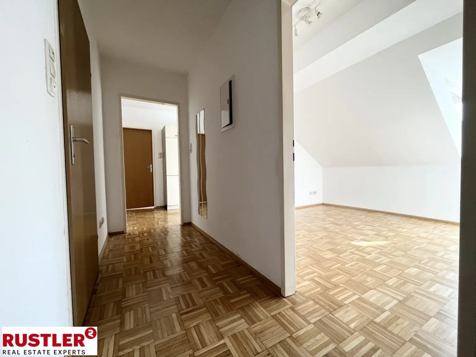 Zentral gelegene 3-Zimmerwohnung mit separater Küche – ab November verfügbar