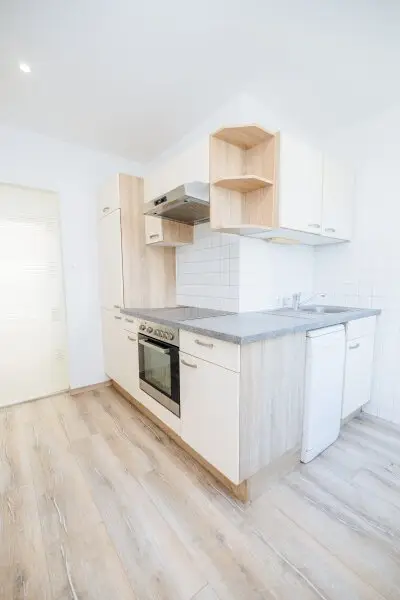 HIGHLIGHT I 4. STOCK MIT LIFT I RENOVIERT I MODERNE DUSCHE I TOP-AUSGESTATTETE KÜCHE I ZENTRAL & NÄHE BAHNHOF I HAUSTIERE WILLKOMMEN I STILVOLLES WOHNEN I DURCHDACHTER GRUNDRISS I PROJEKT WOHNEN