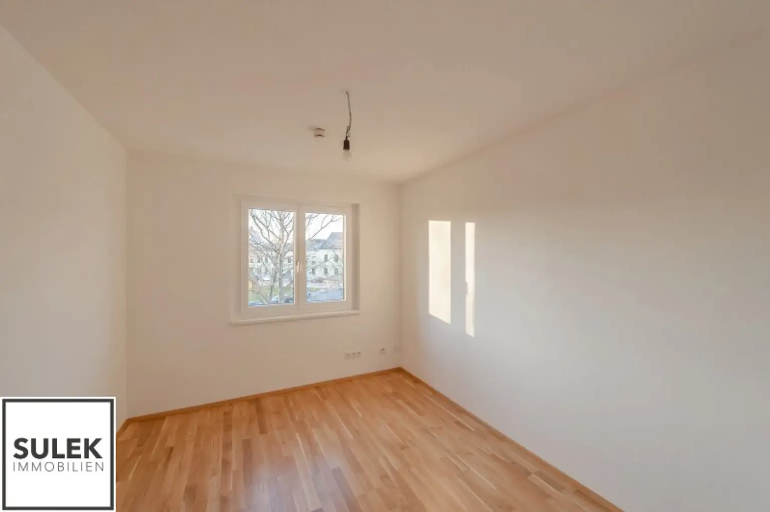 Wohnen in Hirschstetten: großzügige Familien-Wohnung (3-Zimmer) mit Balkon und Grünblick ** ab 01.12 verfügbar