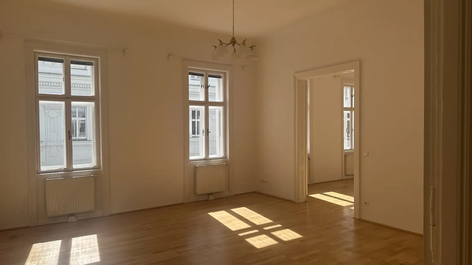 UNBEFRISTET UND IN RENOVIERUNG: Helle, ruhige 2-Zimmer-Wohnung