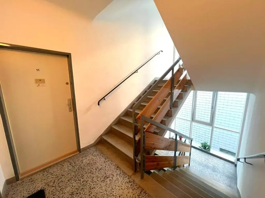 Lichtdurchflutete 2-Zimmer-Wohnung mit Charme & Potenzial in thermisch saniertem 1965-Neubau