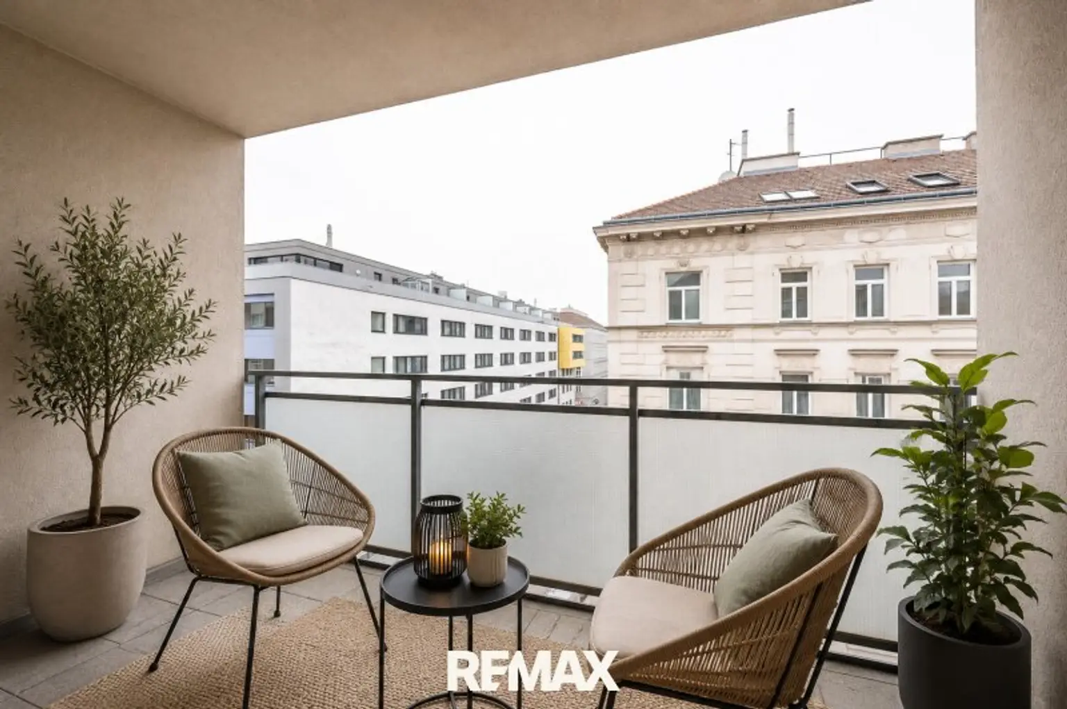 Loggia KI möbliert