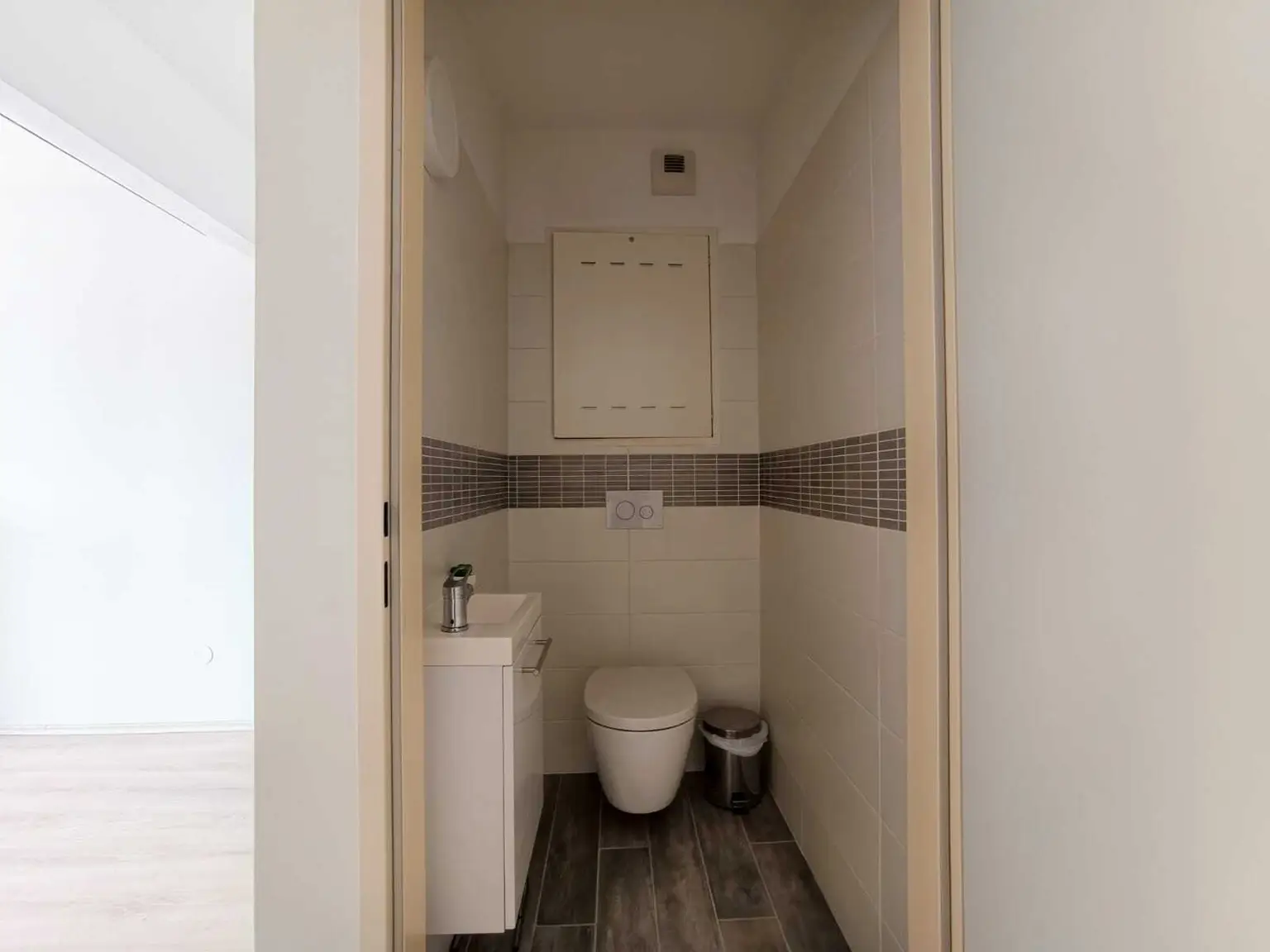 Moderne 3 Zimmerwohnung inkl. Balkon + 2 Garagenplätze!