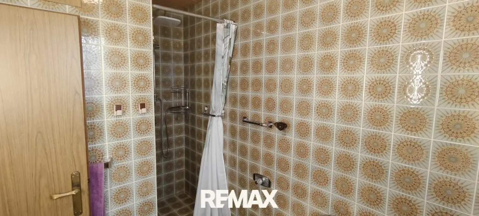 Badezimmer mit Dusche