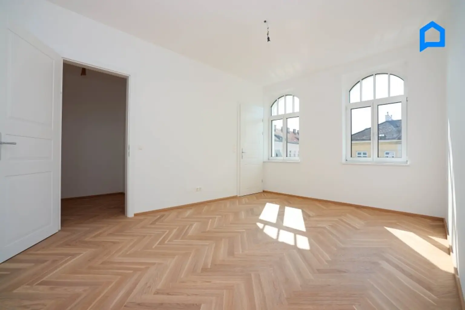 ERSTBEZUG, RUHIG, JETZT einziehen! Kernsanierter Albau mit modernster Ausstattung 106 m² Wohnfläche, TOP16 / 4 Zimmer plus Nebenräume 13,4m² SW-Balkon-Loggia