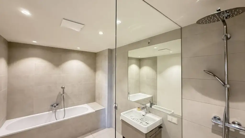 UNBEFRISTETE 2 Zimmer-Wohnung mit viel Freifläche