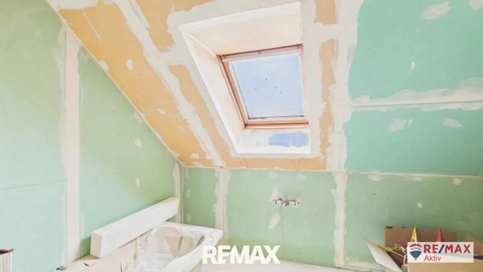 Einzugsbereites Haus mit großer Garage und großem Grundstück