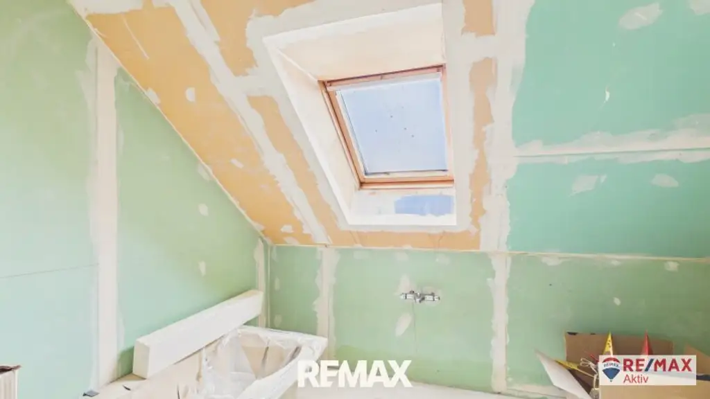 Einzugsbereites Haus mit großer Garage und großem Grundstück