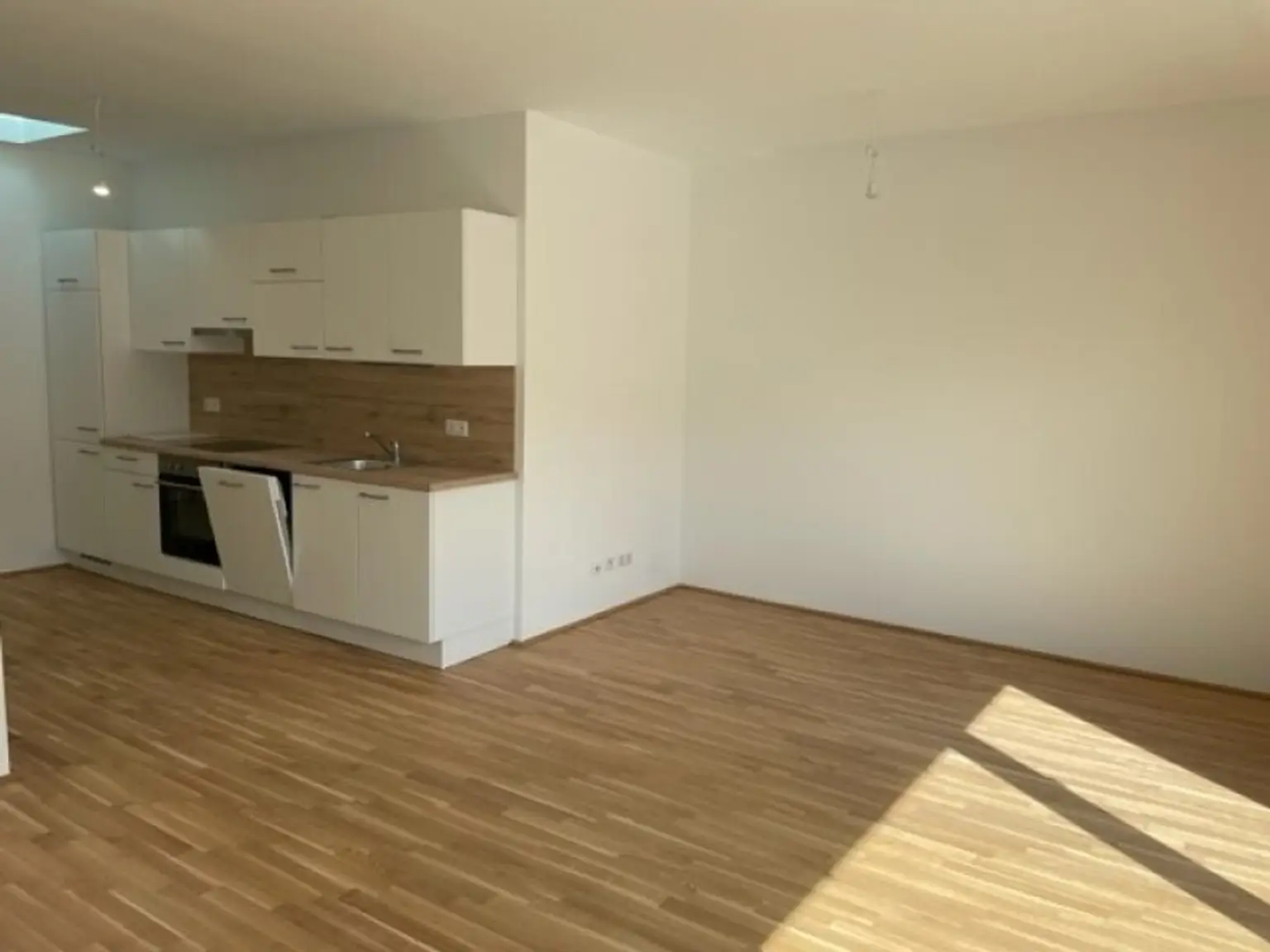 2-Zimmer-Dachterrassenwohnung Erstbezug inkl hochwertiger Küche, Außenfläche und Kellerabteil mit Blick ins Grüne - KLOSTERNEUBURG/ K126 T53