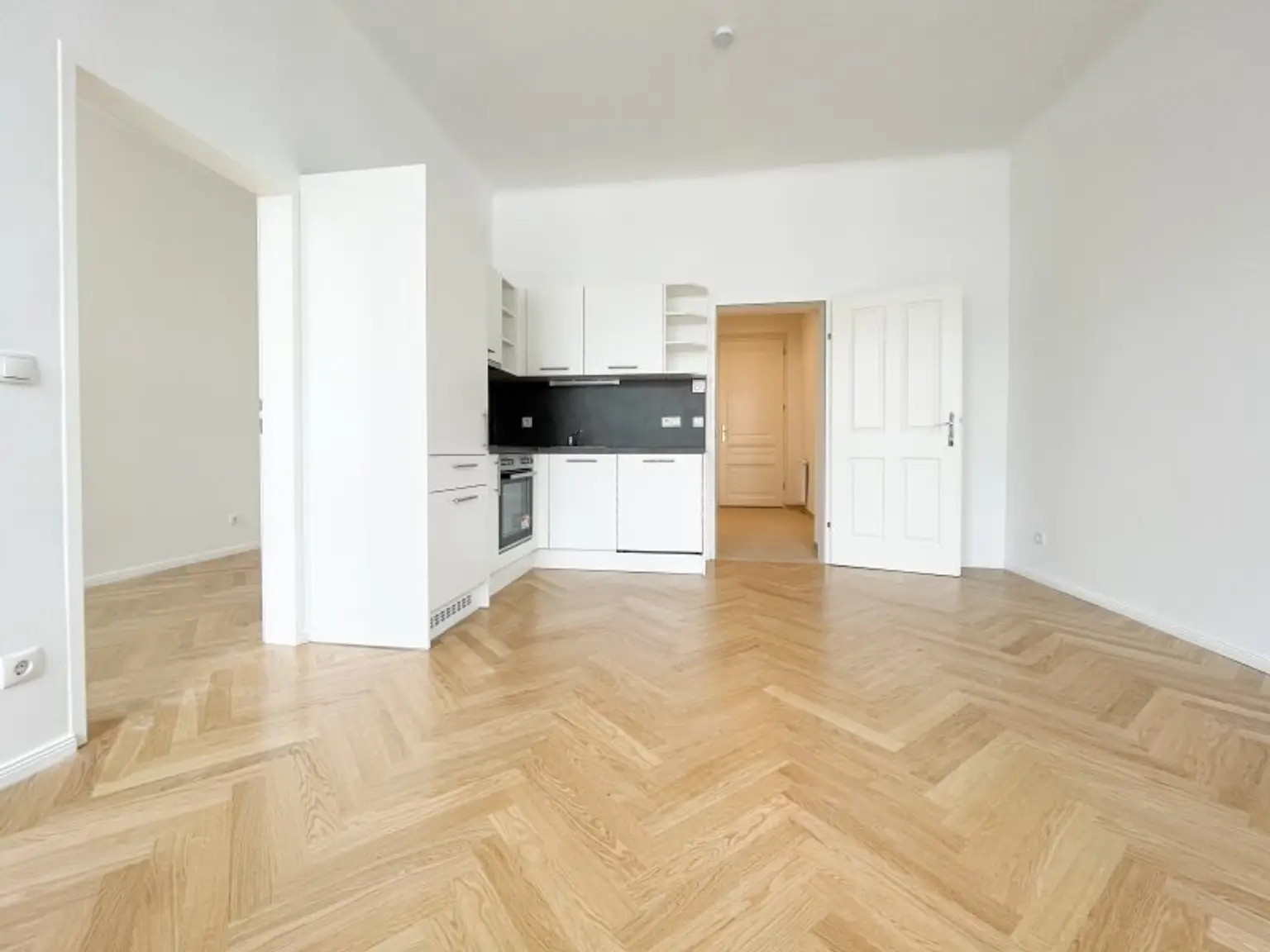 U3 "Hütteldorfer Straße": schön sanierte 2-Zimmerwohnung inkl. neuer Küche