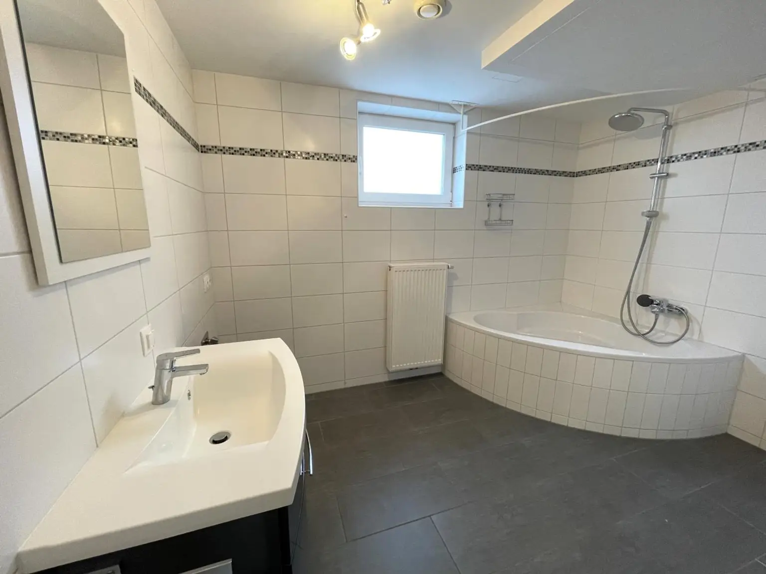 Großzügige Dachgeschosswohnung mit traumhafter Dachterrasse