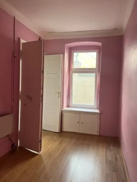 Renovierungsbedürftige Altbauwohnung mit Potenzial nahe Brunnenmarkt