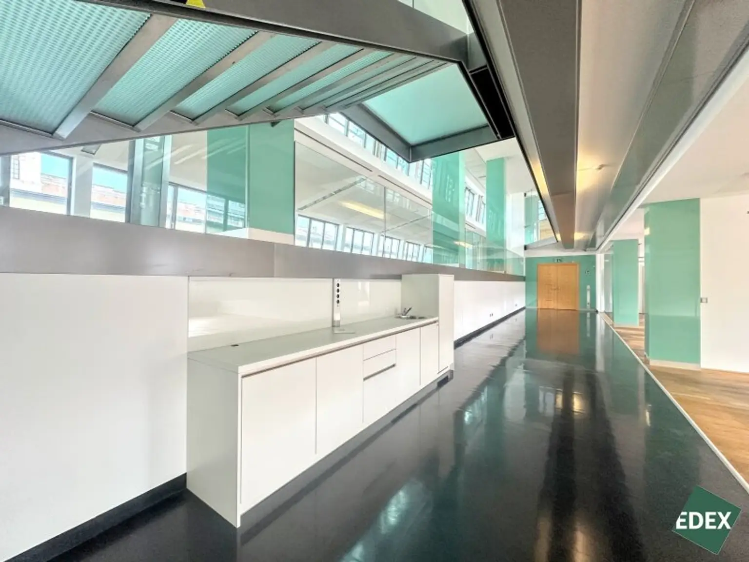 Repräsentatives DG-Maisonette-Büro samt Freifläche in der historischen alten Börse