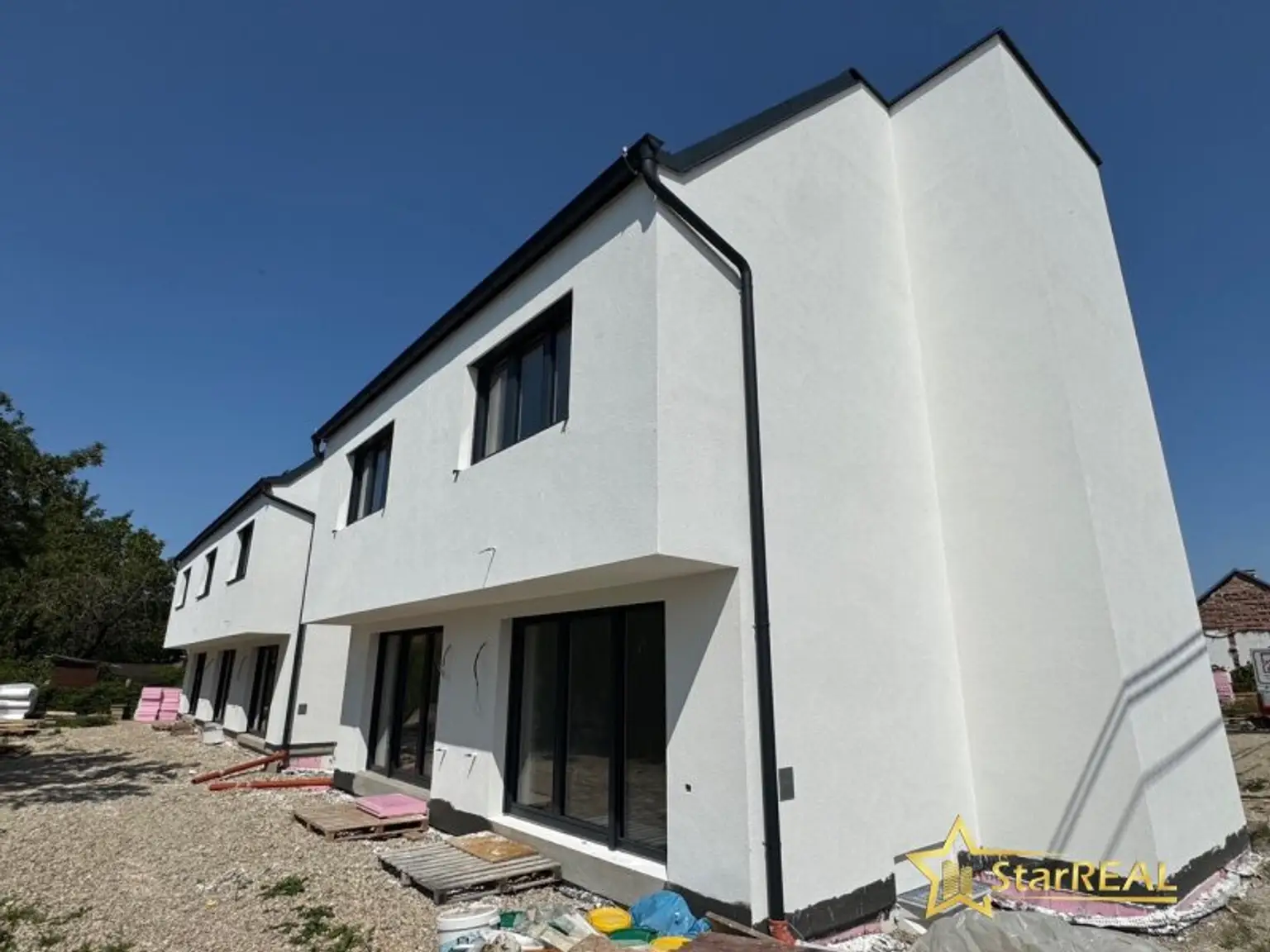 NOCH 2 HÄUSER FREI! NÄHE GYM SIMONSGASSE. ZIEGELHAUS. KELLER. PHOTOVOLTAIK. TOP AUSSTATTUNG. PROVISIONSFREI für den Käufer.