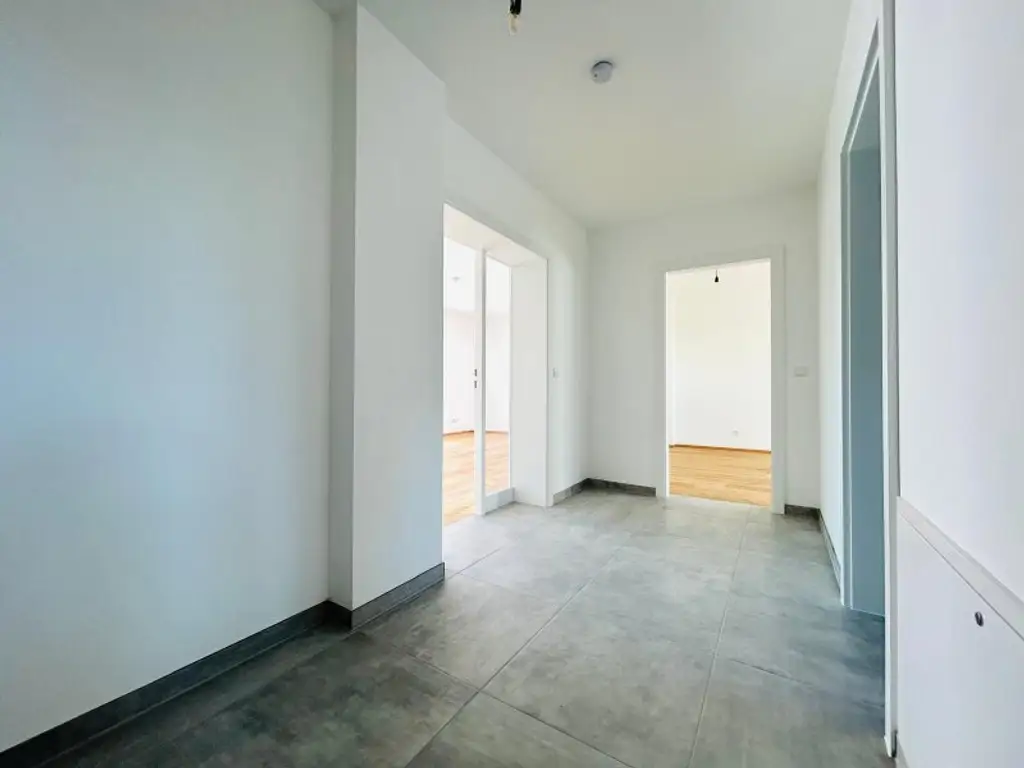 Provisionsfreie, klimatisierte Dachgeschosswohnung nahe der UNO-City – 2 Terrassen, Fitnessraum, PKW-Stellplatz – Erstbezug