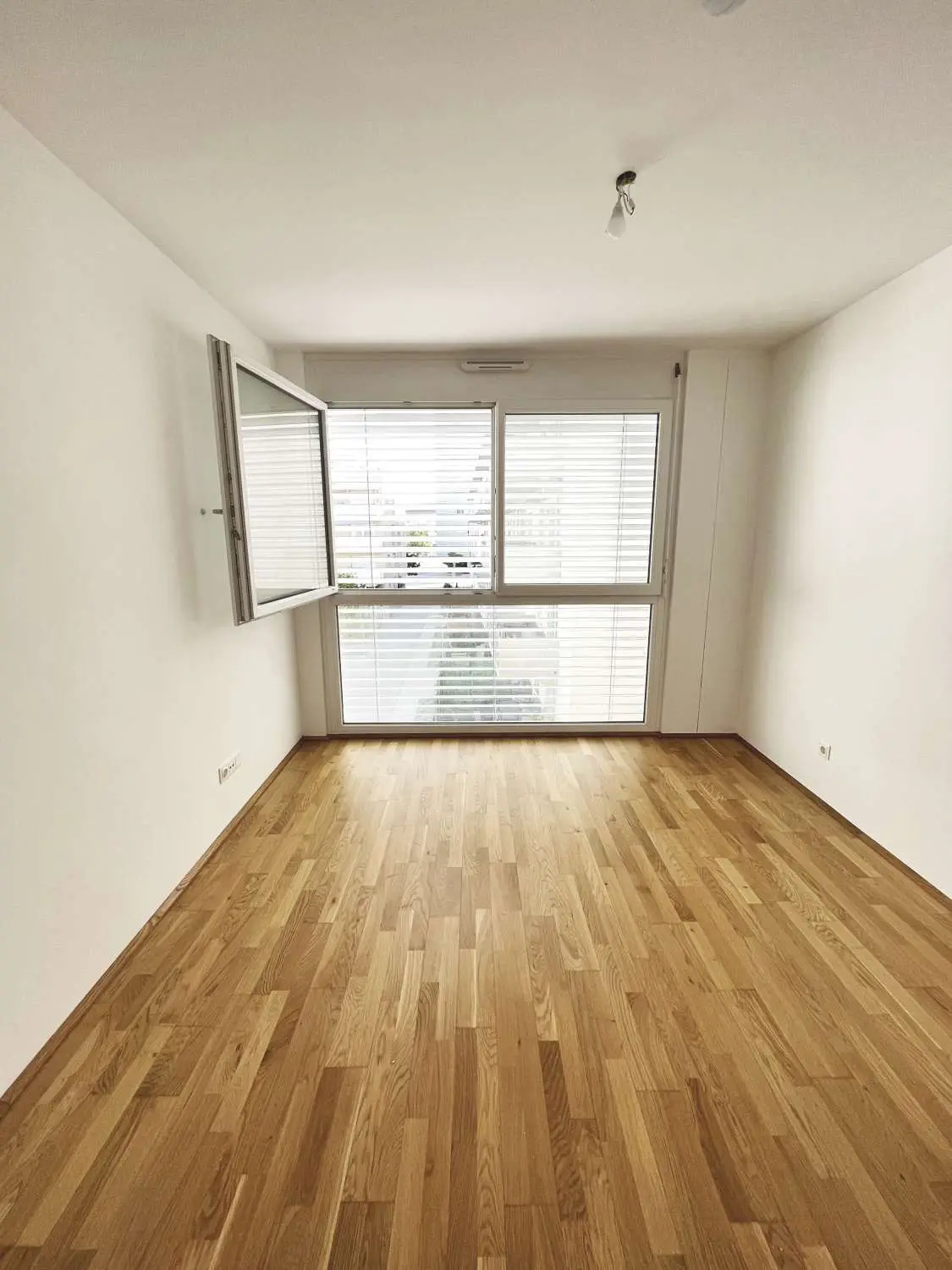 Q11 Leben in Simmering - 
Lichtdurchflutete Balkonwohnung mit 4 Zimmern und Deckenkühlung!