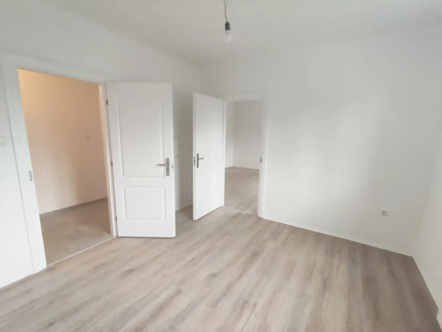 Frisch renovierte Eigentumswohnung mit 2 Balkonen in Siegendorf – Ihr neues Zuhause!