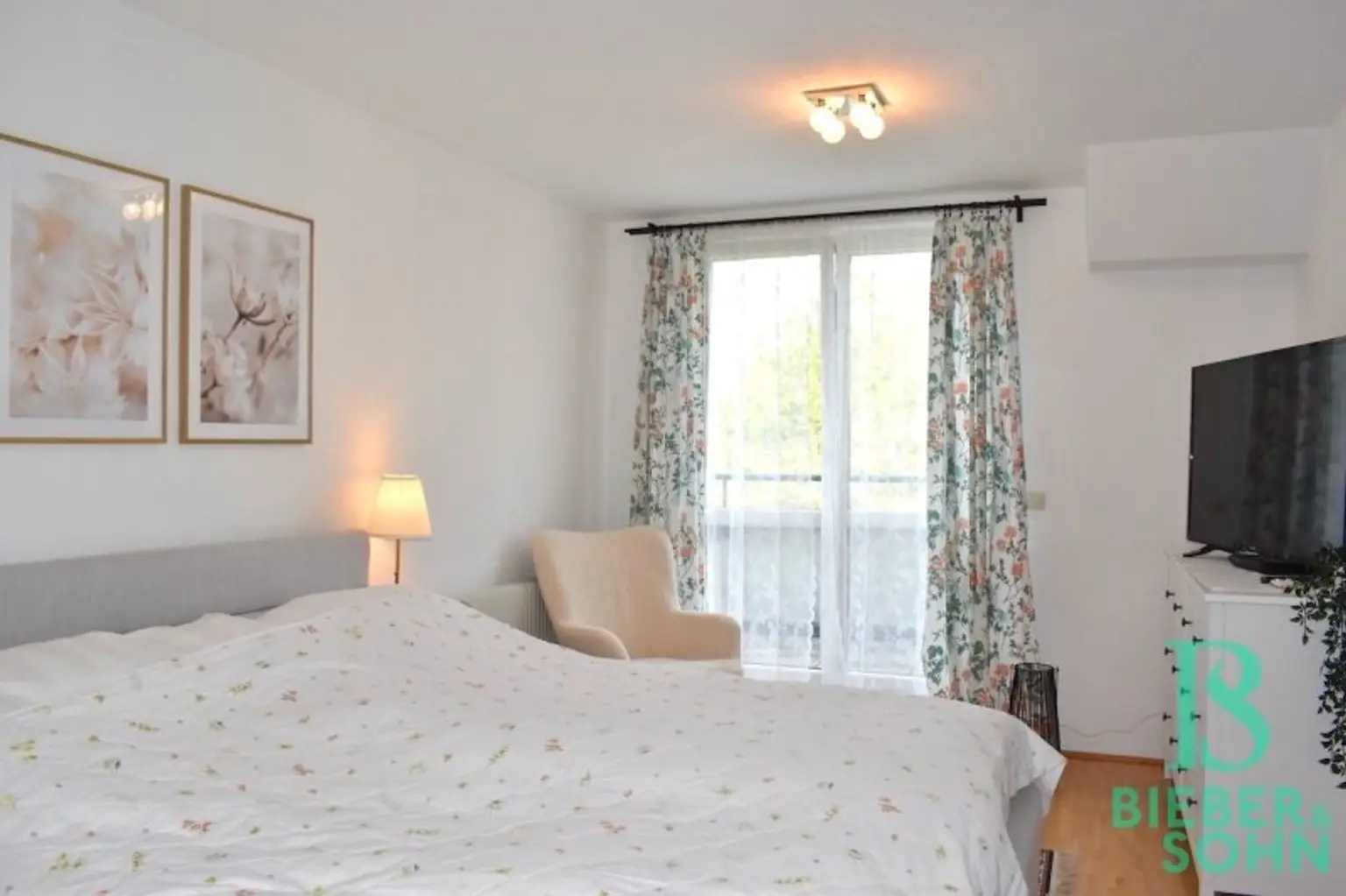 Schlafzimmer möbliert