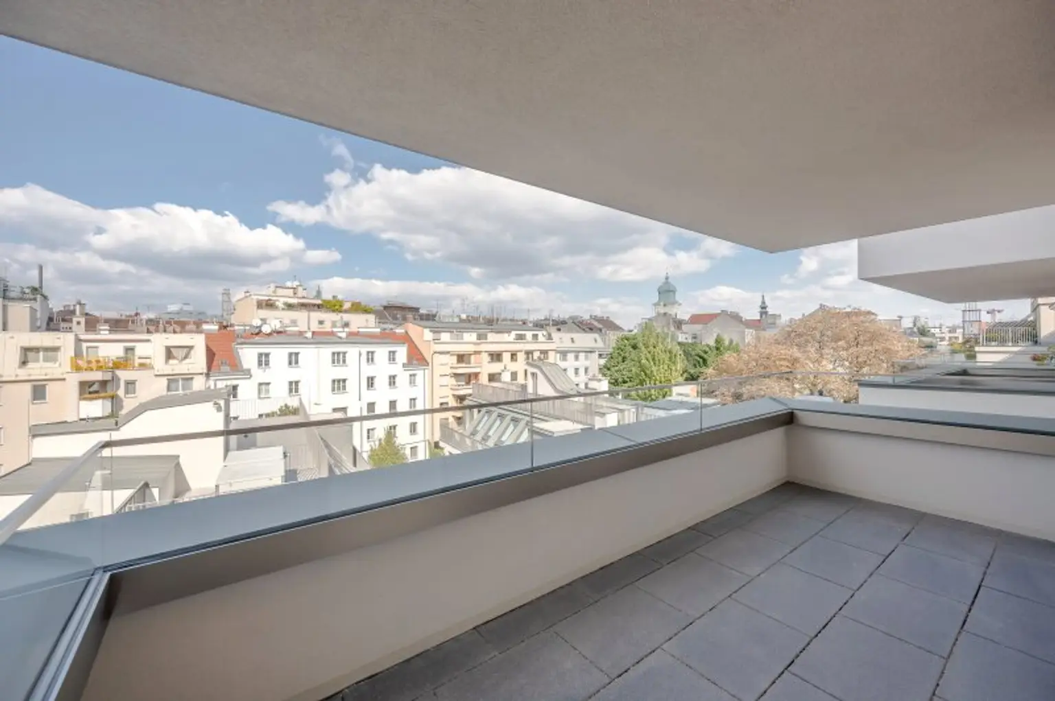 ++MOLLARD 50++ Stylish 3-room Apartment in Prime City Location (1/25)