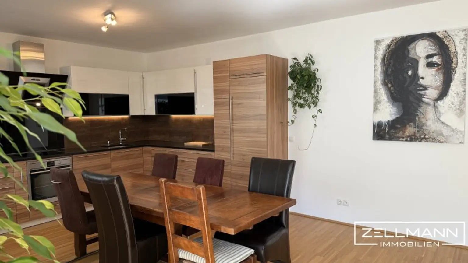 Repräsentatives Wohnen mit Stil und Substanz – großzügige Eigentumswohnung mit Balkon & Loggia | ZELLMANN IMMOBILIEN