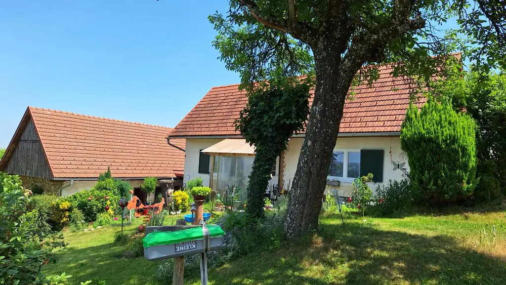 *Leben in den Weinbergen mit atemberaubender Fernsicht*