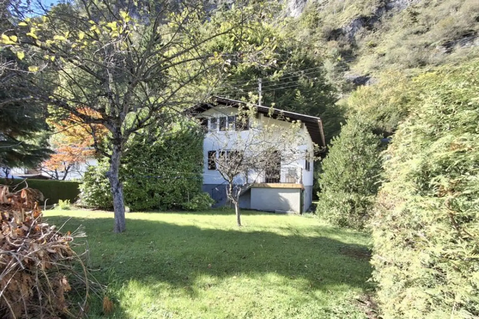 Großzügiges Grundstück mit Altbestand für Ihre individuellen Gestaltungsideen