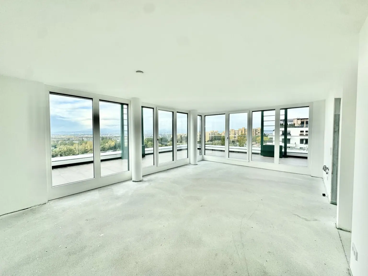 Sonnenpenthouse mit 90m2 Terrasse und Ausblick: Provisionsfrei - Wohnung + Büro mit luxuriöser Ausstattung