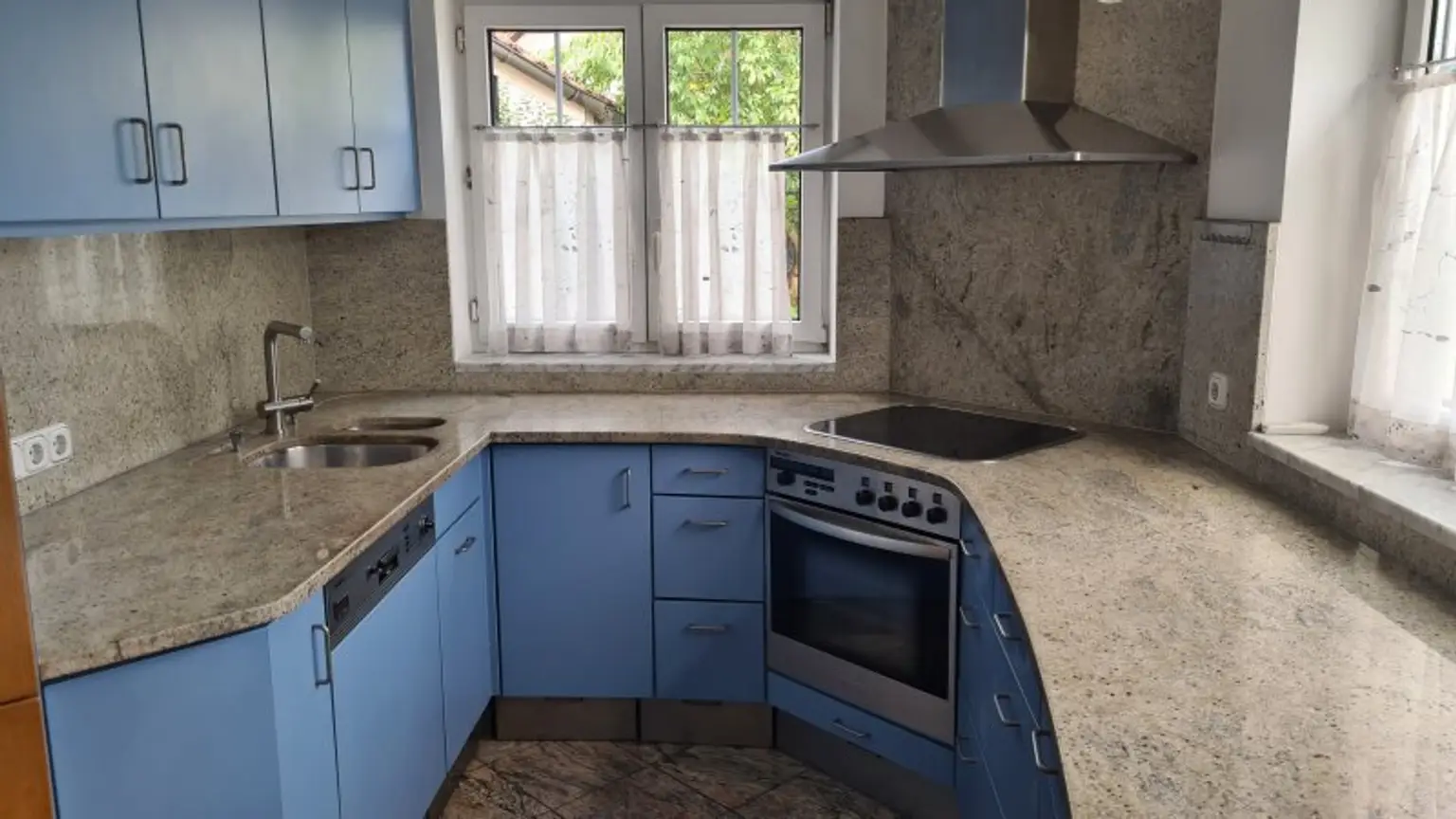 Sehr ruhige Siedlungslage - Gartenwohnung mit Garage in sehr gepflegten Haus