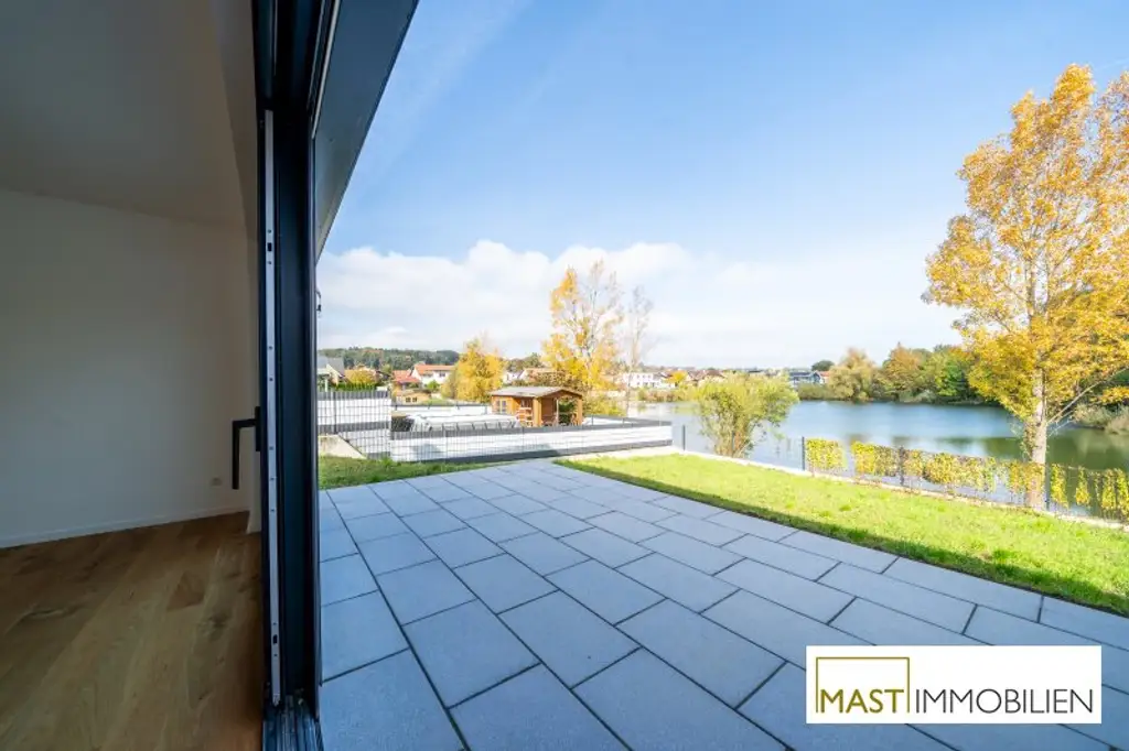 BEZUGSFERTIG! Doppelhaushälfte in erster Linie zum Teich in Bodensdorf!