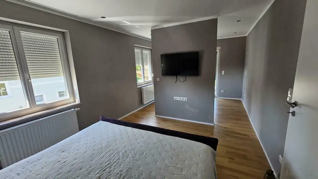 ** Großzügiges & edel saniertes Stadthaus ** Hochwertige Ausstattung ** 3 Bäder ** Einliegerwohnung ** absolute Ruhelage **
