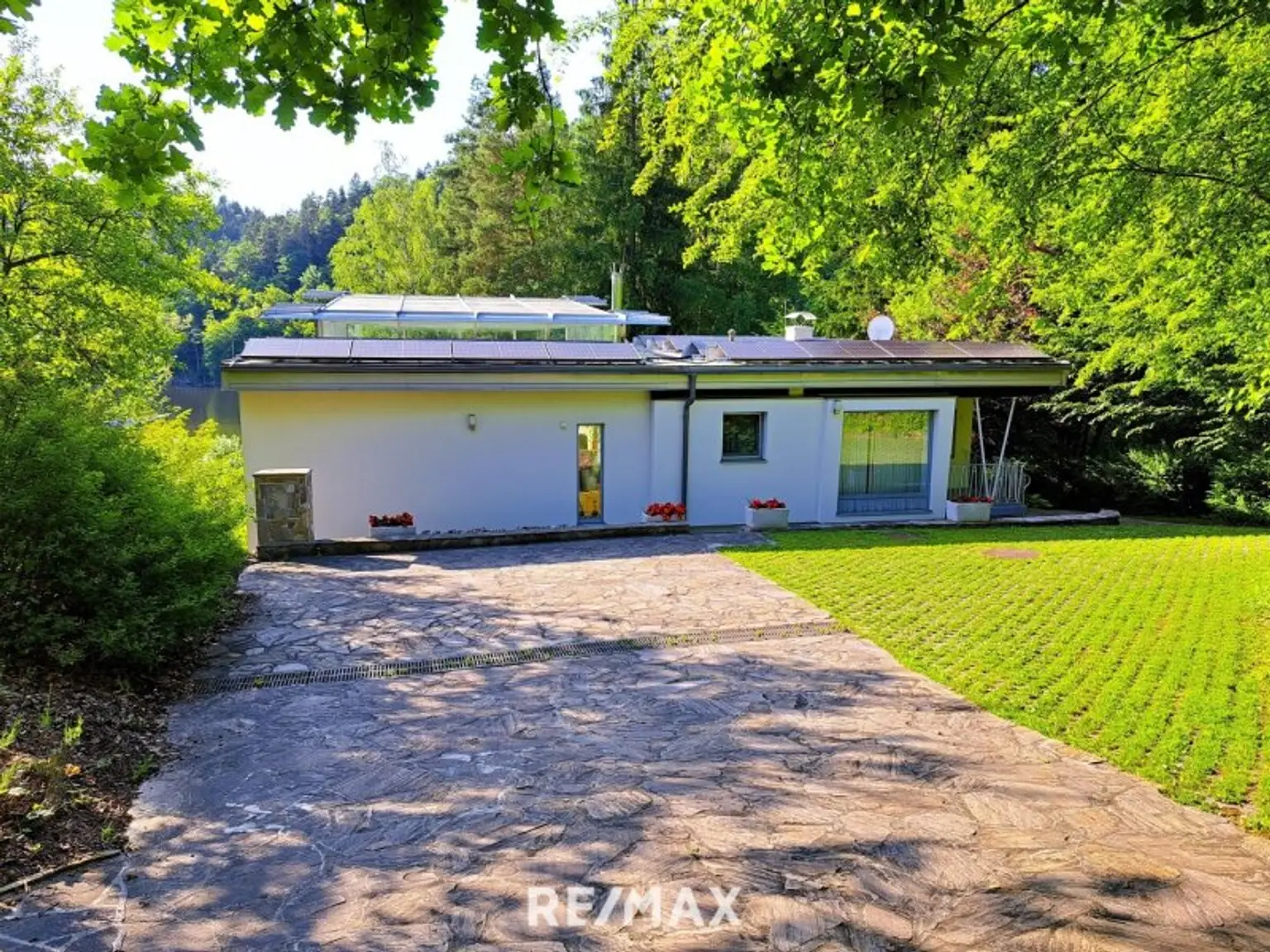 Parkplätze inkl. E-Station