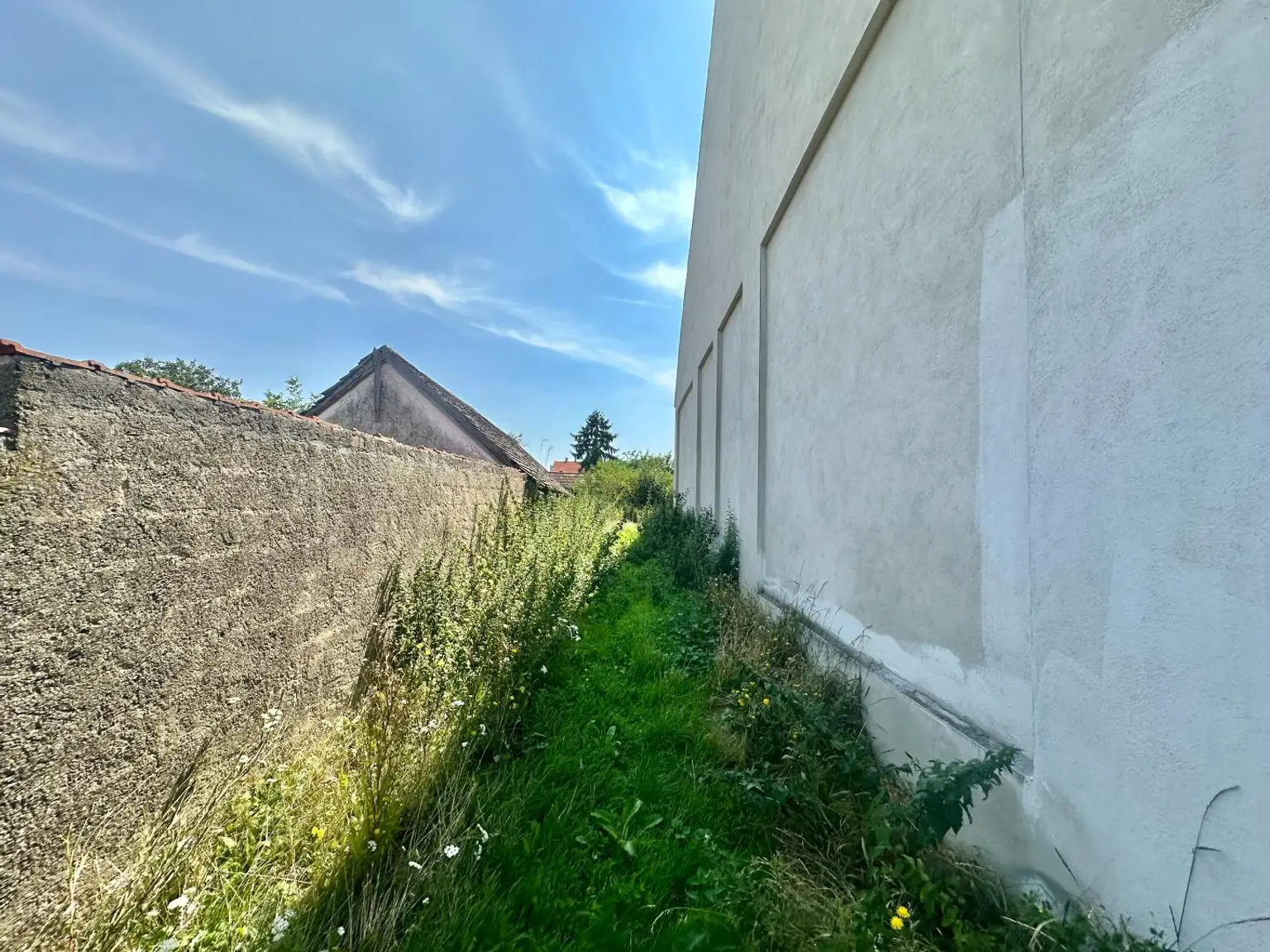 Ländliches Paradies - Sanierungsbedürftiges Landhaus auf großem Grundstück!