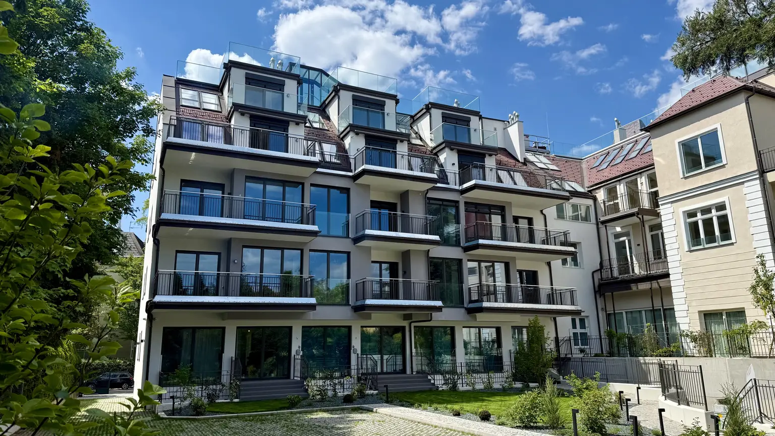 Charmante Altbauwohnung I 2 Balkone I Revitalisierter Jugendstilvilla
