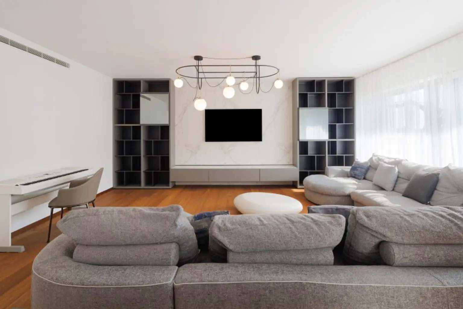 WOHNUNG mit 300 m² Privatgarten im 1190 Wien + Pool und Gym Nähe American Int. School