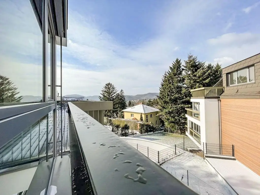 Exklusiv und komplett möblierte 3-Zimmer-Terrassenwohnung für gehob. Ansprüche // Excl. and fully furnished 3-room terr. apt for discerning tastes //