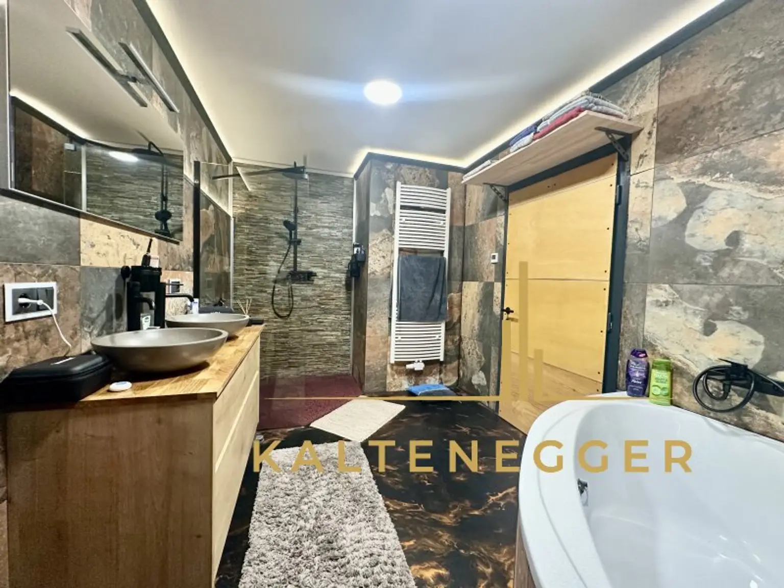 Traumhaftes Mehrfamilienhaus in Edlitz: 5 Zimmer und Pool